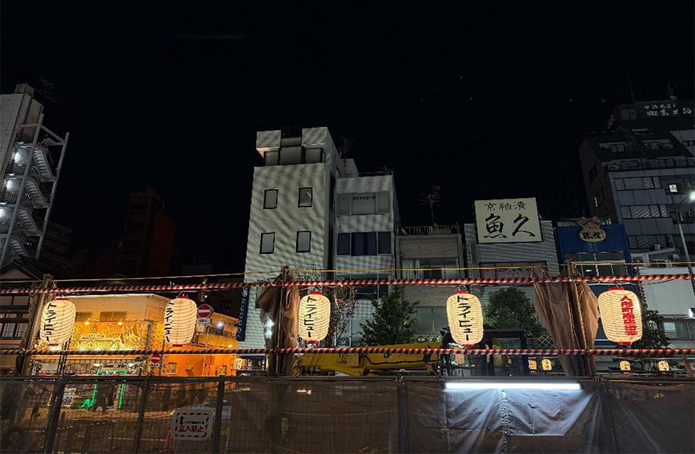 人形町通り 恒例正月提灯飾りの様子